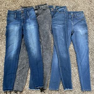 Juniors size 3 skinny jeans